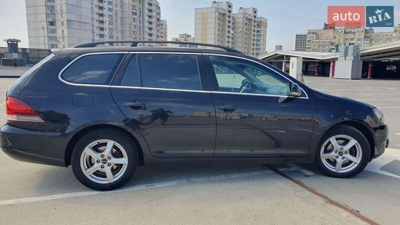 Универсал Volkswagen Golf 2011 в Киеве