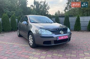 Хэтчбек Volkswagen Golf 2005 в Жовкве