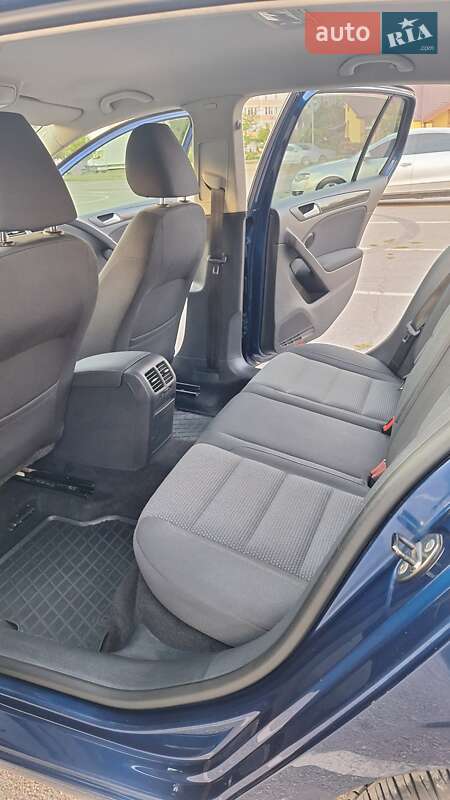 Хетчбек Volkswagen Golf 2010 в Івано-Франківську