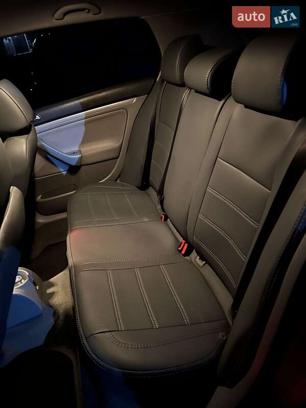 Хетчбек Volkswagen Golf 2004 в Тернополі