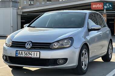 Хэтчбек Volkswagen Golf 2010 в Киеве