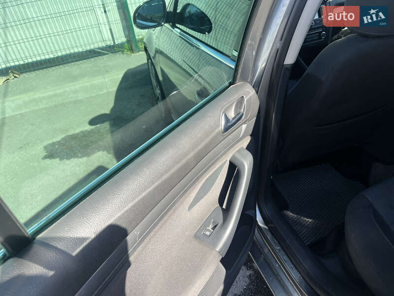 Універсал Volkswagen Golf 2011 в Шепетівці