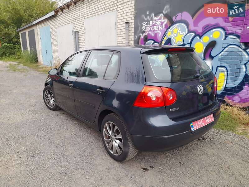 Хетчбек Volkswagen Golf 2005 в Луцьку