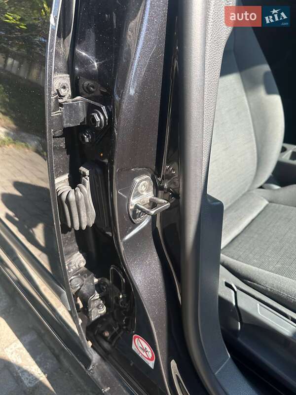 Хетчбек Volkswagen Golf 2005 в Покрові