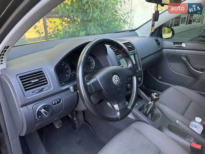 Хетчбек Volkswagen Golf 2005 в Покрові