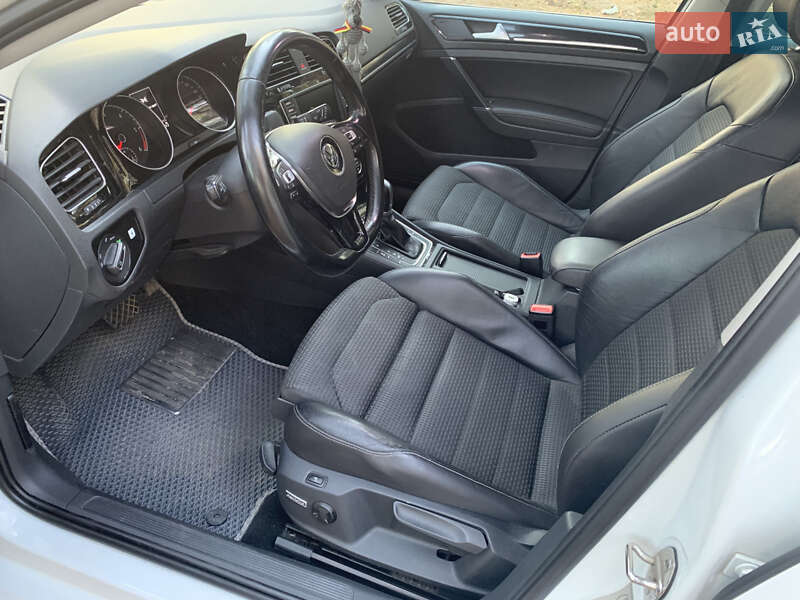 Универсал Volkswagen Golf 2015 в Днепре