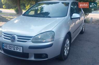 Хэтчбек Volkswagen Golf 2004 в Каменском