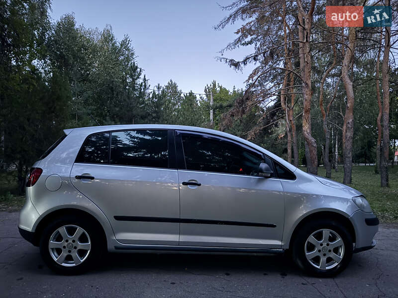 Хэтчбек Volkswagen Golf 2006 в Харькове