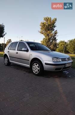 Хэтчбек Volkswagen Golf 2001 в Миргороде
