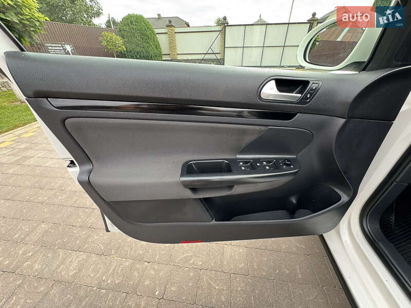 Универсал Volkswagen Golf 2010 в Киеве