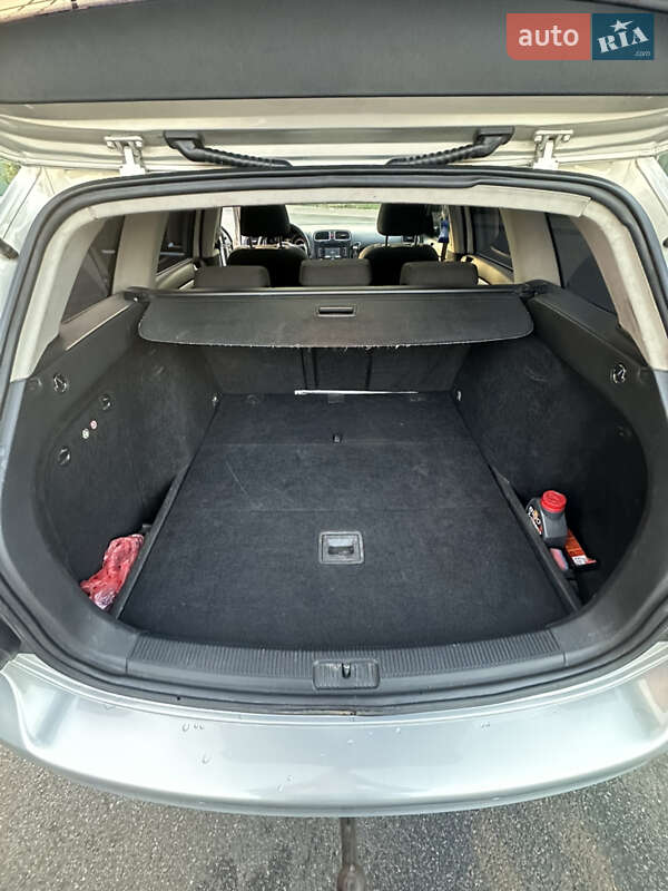 Універсал Volkswagen Golf 2010 в Києві