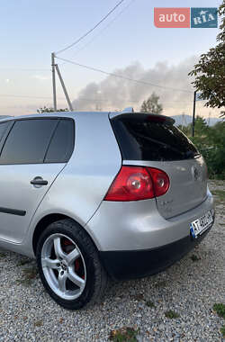 Хетчбек Volkswagen Golf 2005 в 