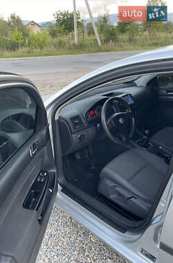 Хетчбек Volkswagen Golf 2005 в 