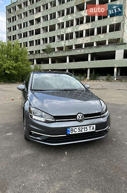 Хэтчбек Volkswagen Golf 2017 в Львове