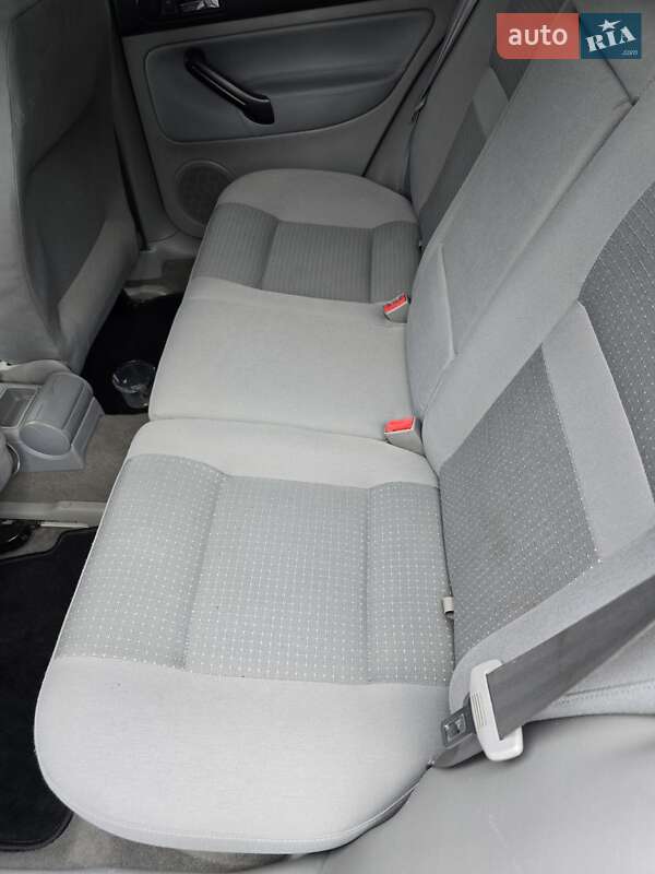 Універсал Volkswagen Golf 2003 в Сумах