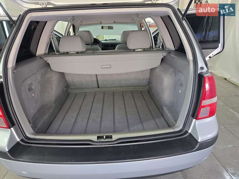 Універсал Volkswagen Golf 2003 в Сумах