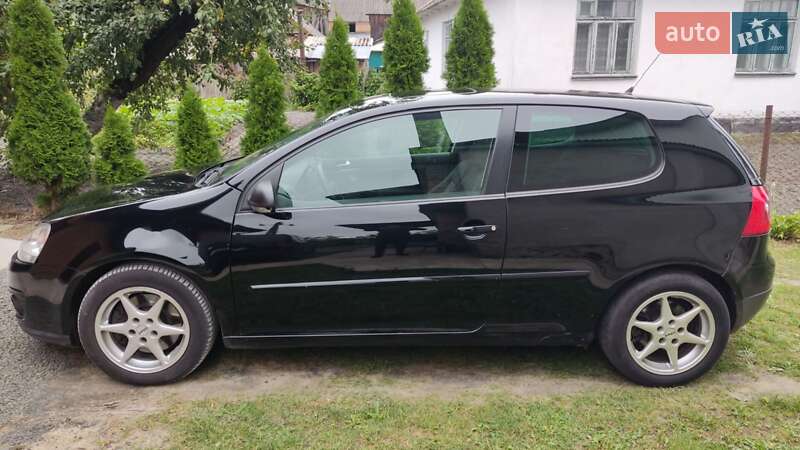 Хетчбек Volkswagen Golf 2006 в Кілках