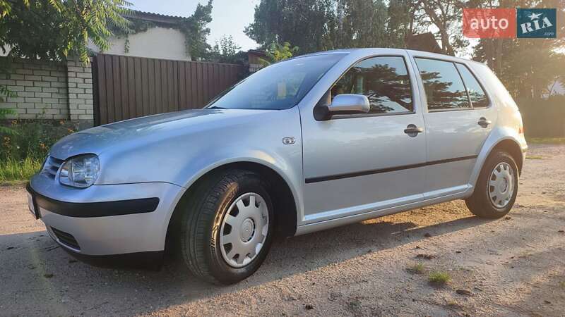 Хэтчбек Volkswagen Golf 2002 в Житомире