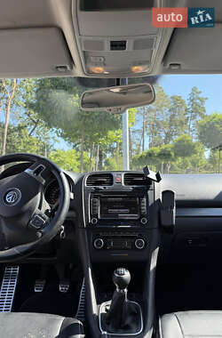 Универсал Volkswagen Golf 2011 в Киеве