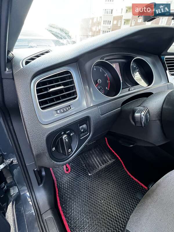 Универсал Volkswagen Golf 2015 в Вышгороде