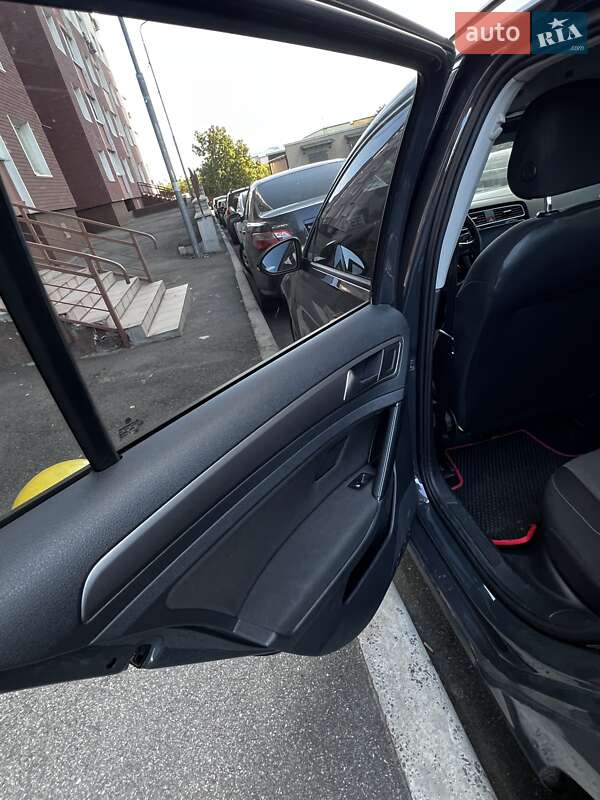 Универсал Volkswagen Golf 2015 в Вышгороде