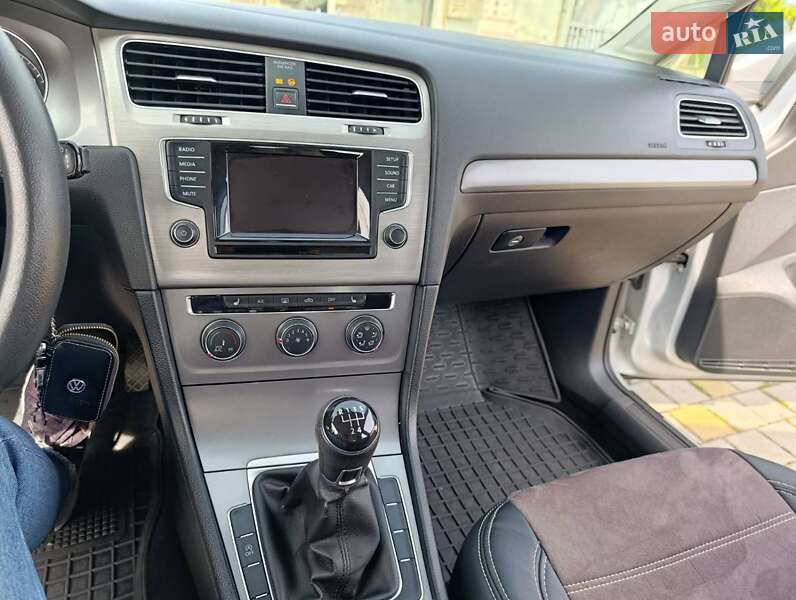 Универсал Volkswagen Golf 2014 в Иршаве