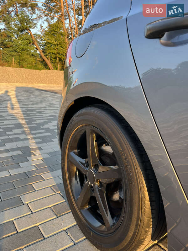 Хэтчбек Volkswagen Golf 2010 в Львове