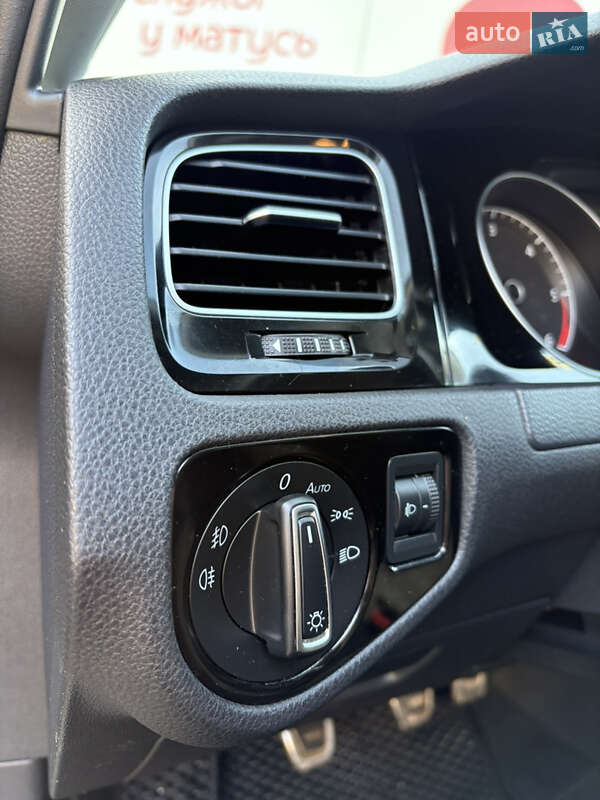 Универсал Volkswagen Golf 2016 в Ужгороде