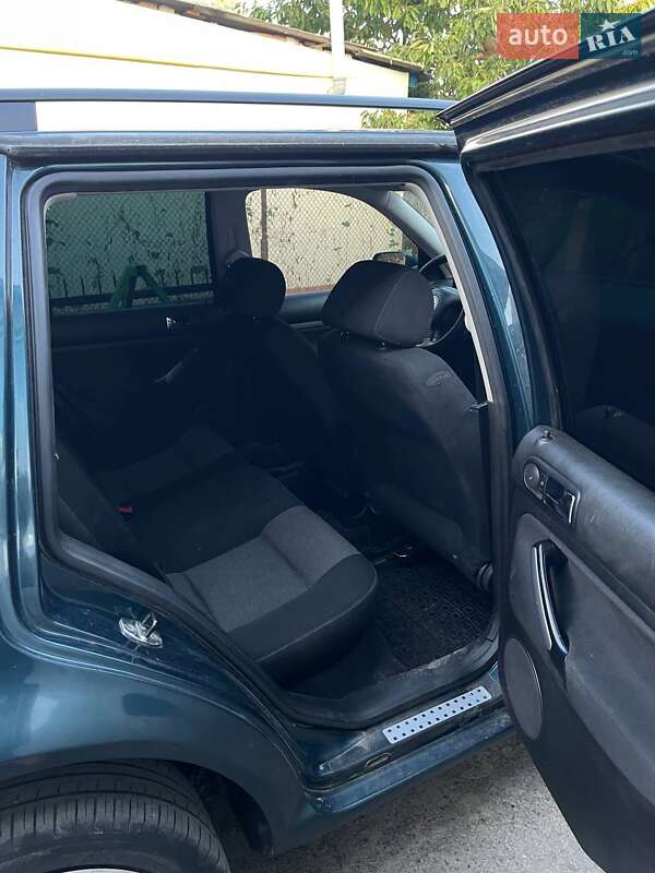 Универсал Volkswagen Golf 2003 в Тетиеве