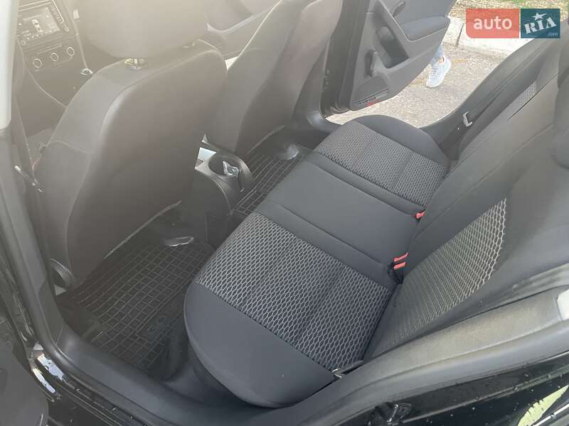 Хэтчбек Volkswagen Golf 2009 в Днепре