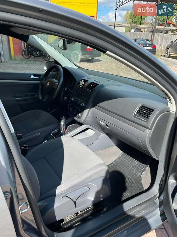 Хэтчбек Volkswagen Golf 2004 в Бориславе