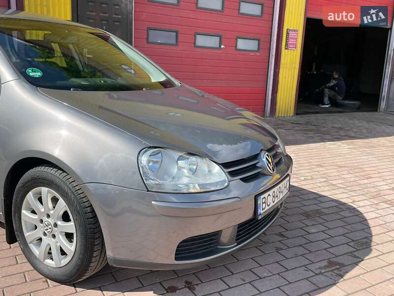 Хэтчбек Volkswagen Golf 2004 в Бориславе