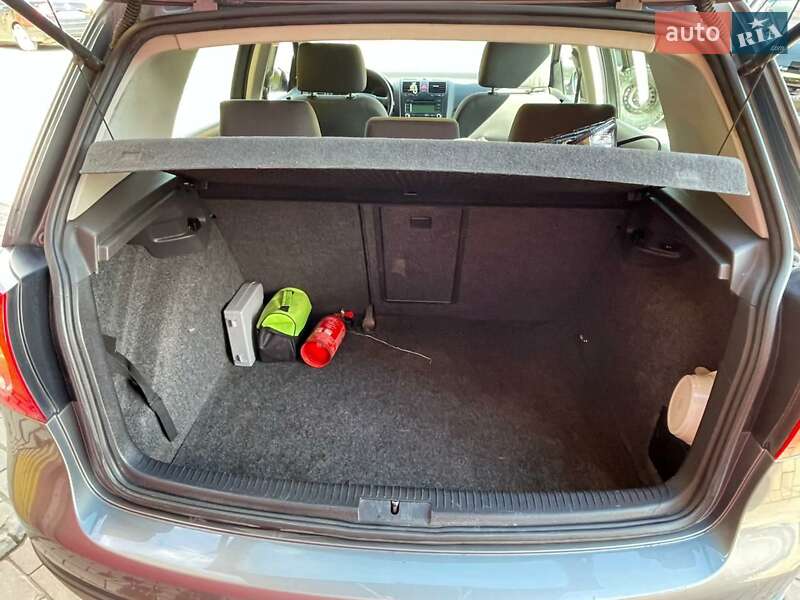 Хэтчбек Volkswagen Golf 2004 в Бориславе