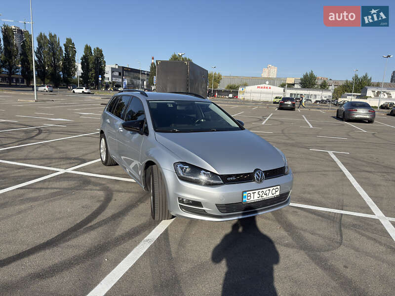 Универсал Volkswagen Golf 2015 в Киеве