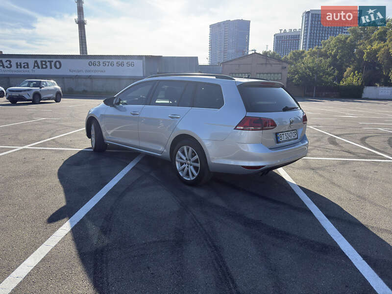 Универсал Volkswagen Golf 2015 в Киеве