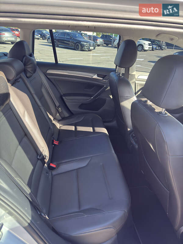 Универсал Volkswagen Golf 2015 в Киеве