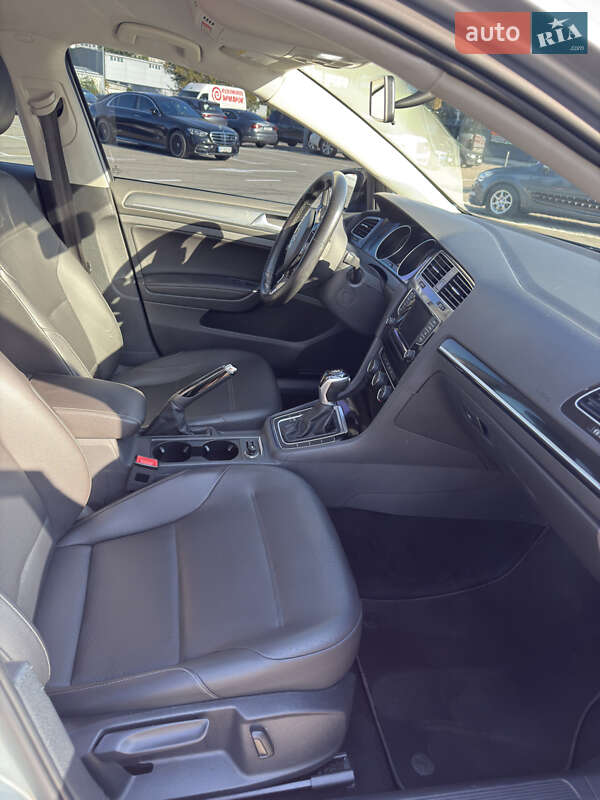 Универсал Volkswagen Golf 2015 в Киеве