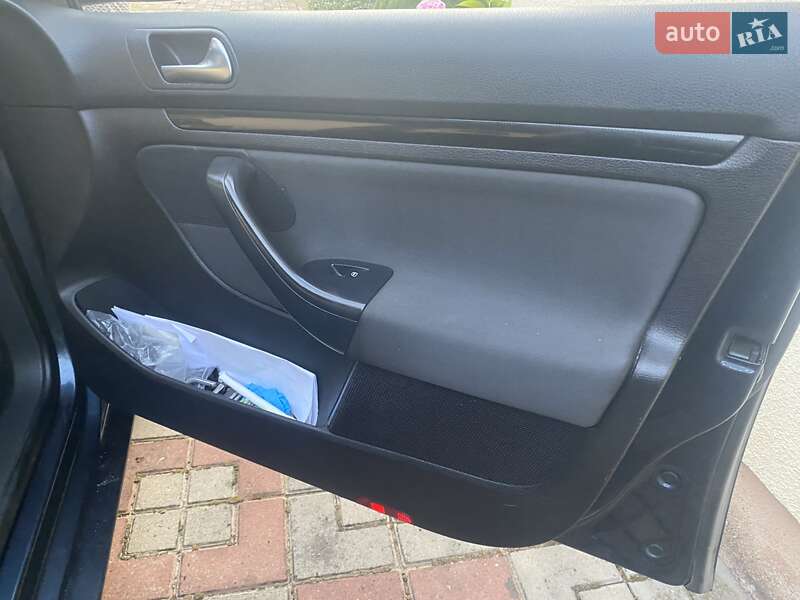 Універсал Volkswagen Golf 2010 в Львові