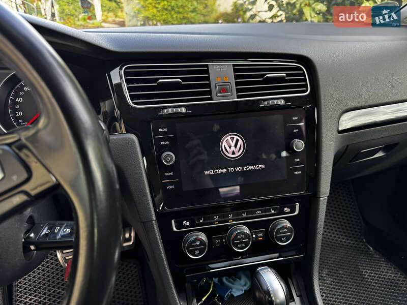 Универсал Volkswagen Golf 2017 в Тернополе