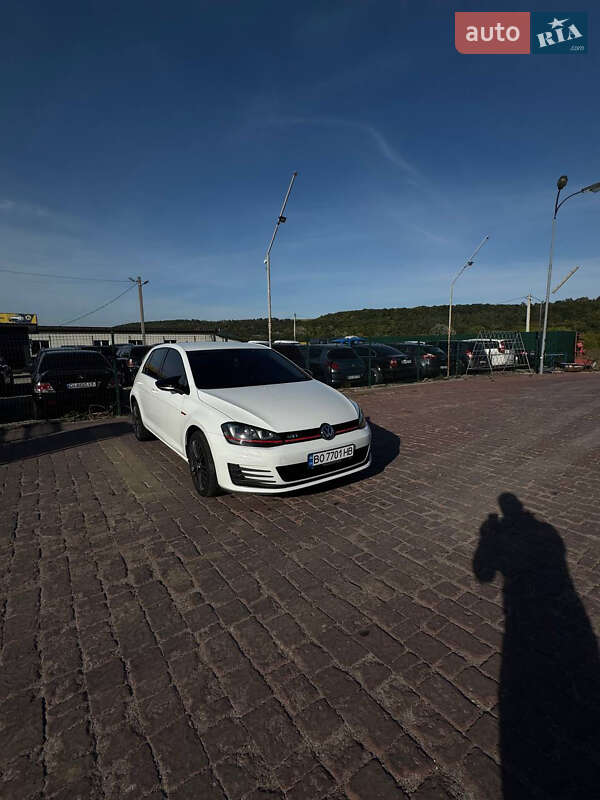 Хэтчбек Volkswagen Golf 2015 в Тернополе