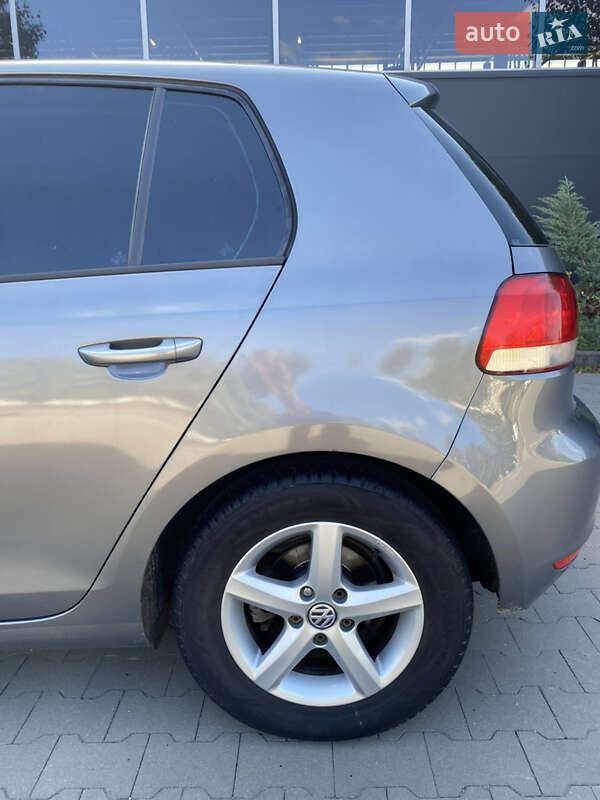 Хэтчбек Volkswagen Golf 2010 в Белой Церкви