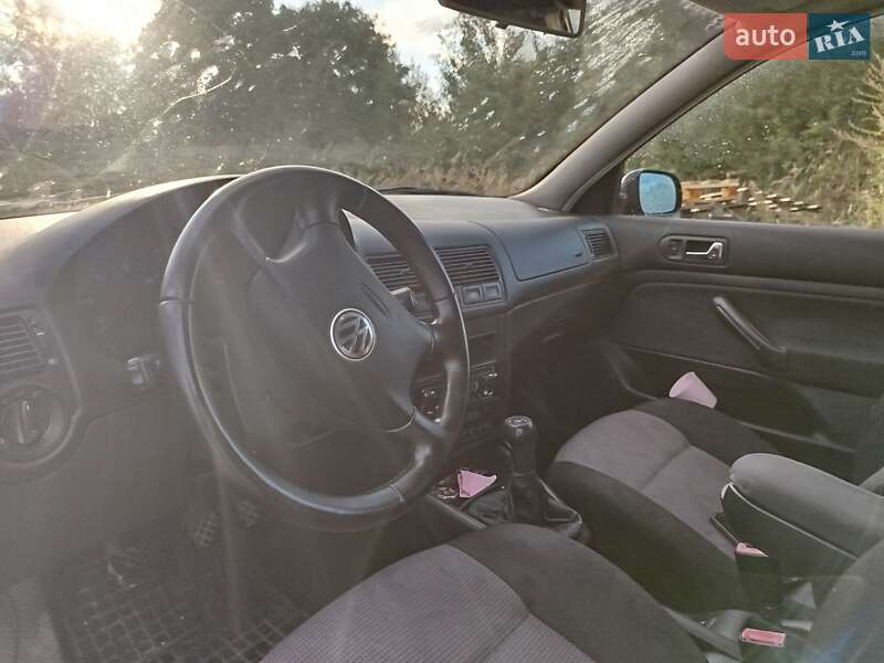 Хэтчбек Volkswagen Golf 2001 в Стрые