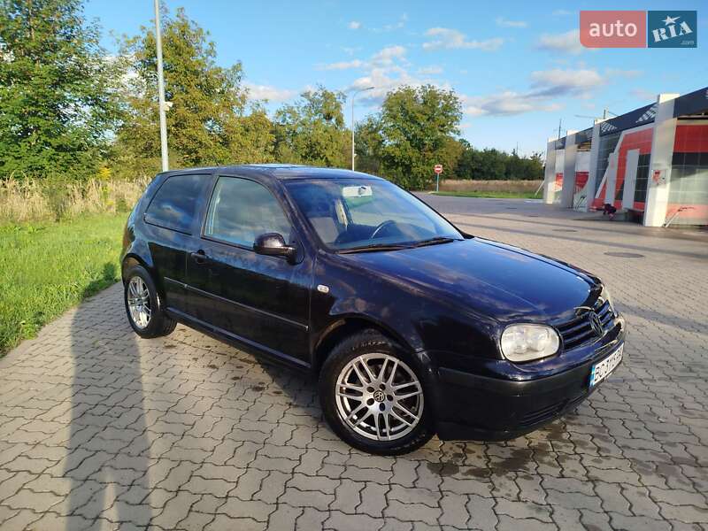 Хэтчбек Volkswagen Golf 2001 в Стрые