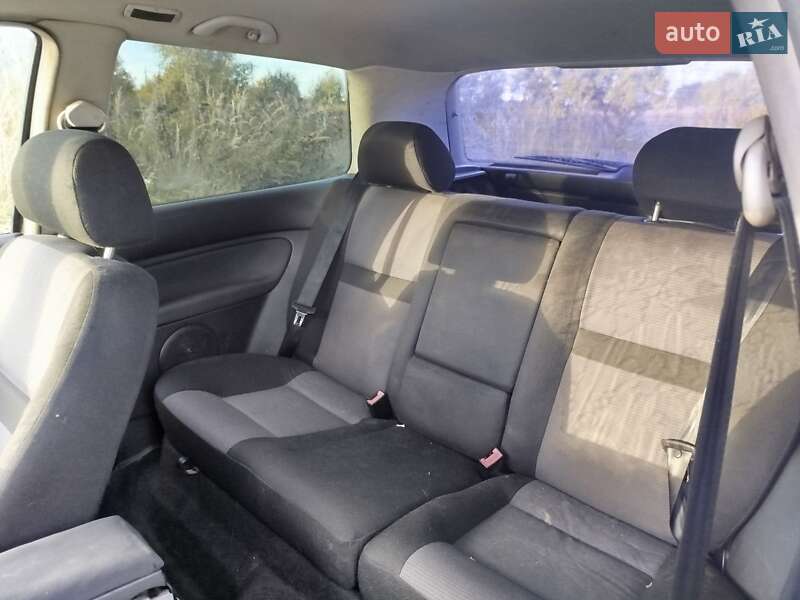 Хэтчбек Volkswagen Golf 2001 в Стрые