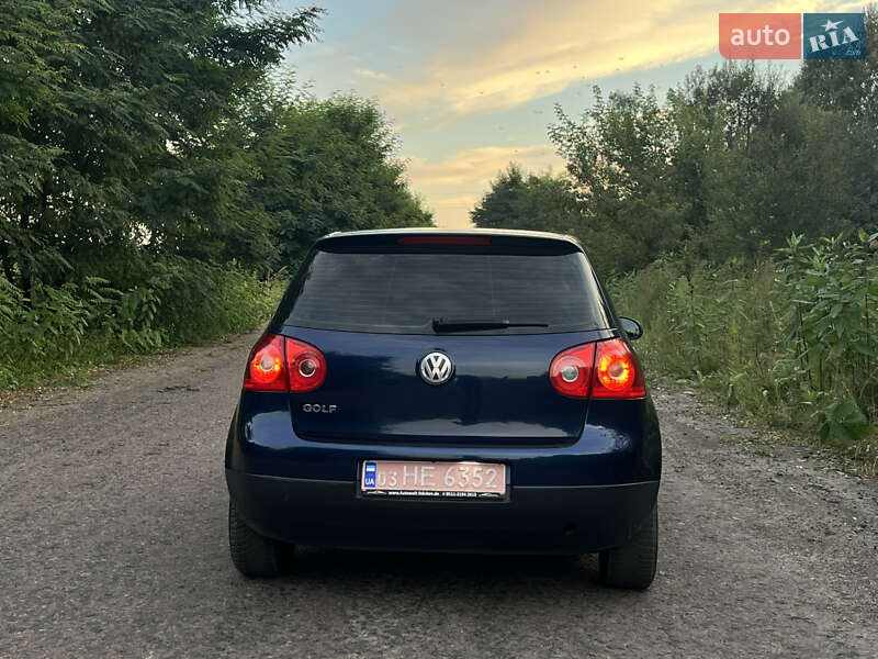 Хэтчбек Volkswagen Golf 2004 в Луцке