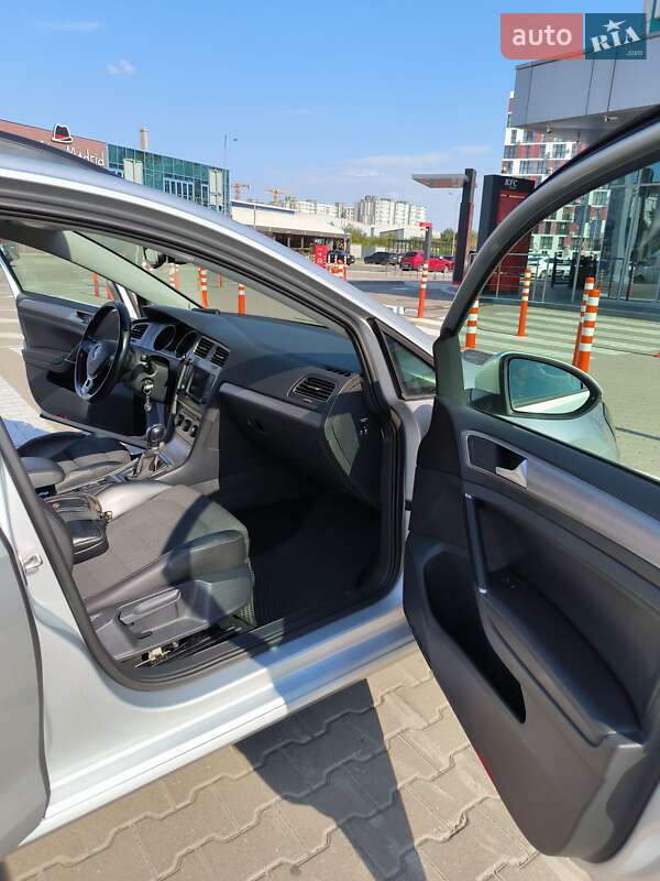 Универсал Volkswagen Golf 2015 в Киеве