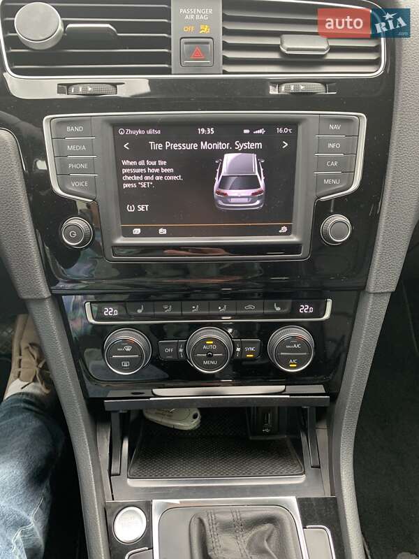 Універсал Volkswagen Golf 2015 в Житомирі