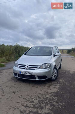 Хэтчбек Volkswagen Golf 2005 в Иваничах