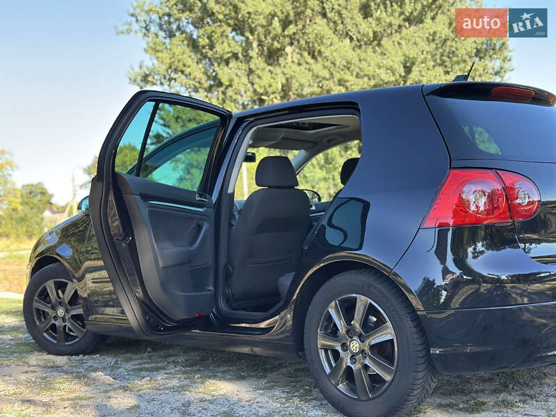 Хетчбек Volkswagen Golf 2008 в Звенигородці