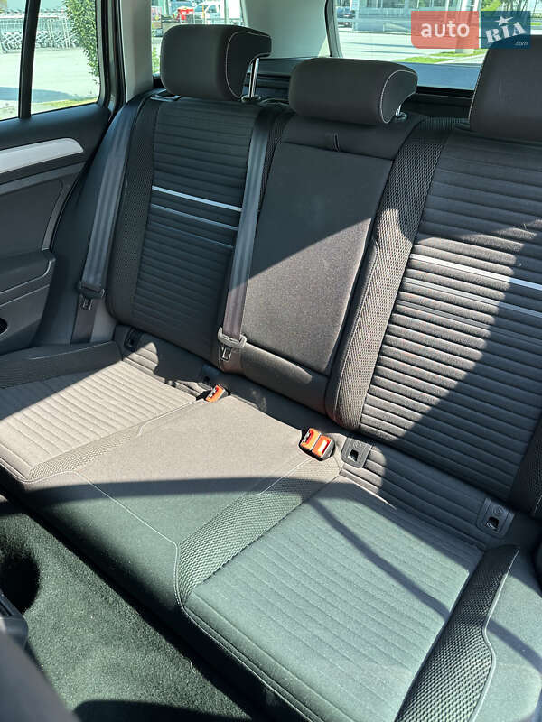 Універсал Volkswagen Golf 2014 в Житомирі